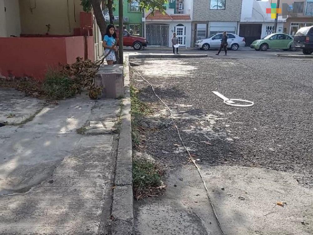 CFE sin atender reporte de cable expuesto en colonia de Veracruz Puerto