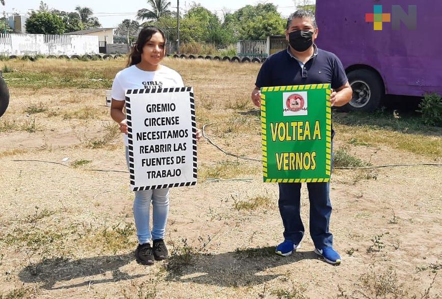 Circo pide lo dejen montar espectáculos, está varado en el puerto de Veracruz