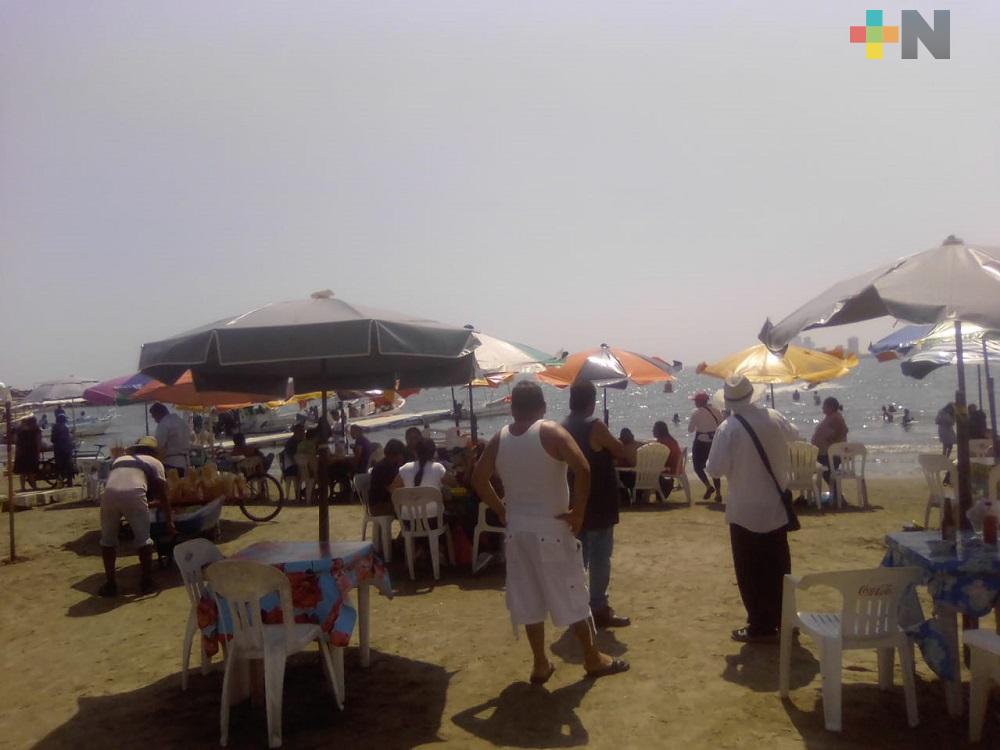 Dejando de lado medidas sanitarias, turistas llegaron a playas de Veracruz y Boca del Río