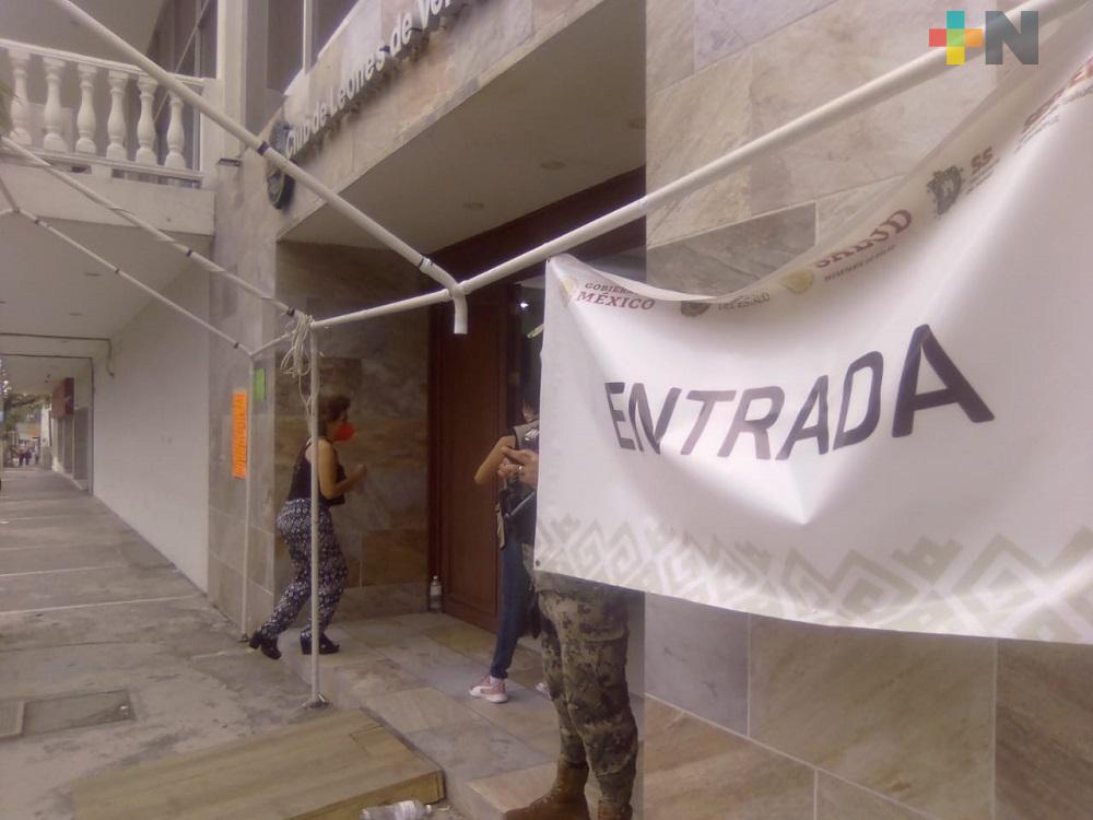 Disminuye afluencia de adultos mayores para aplicarse vacuna en módulo Club de Leones de Veracruz Puerto