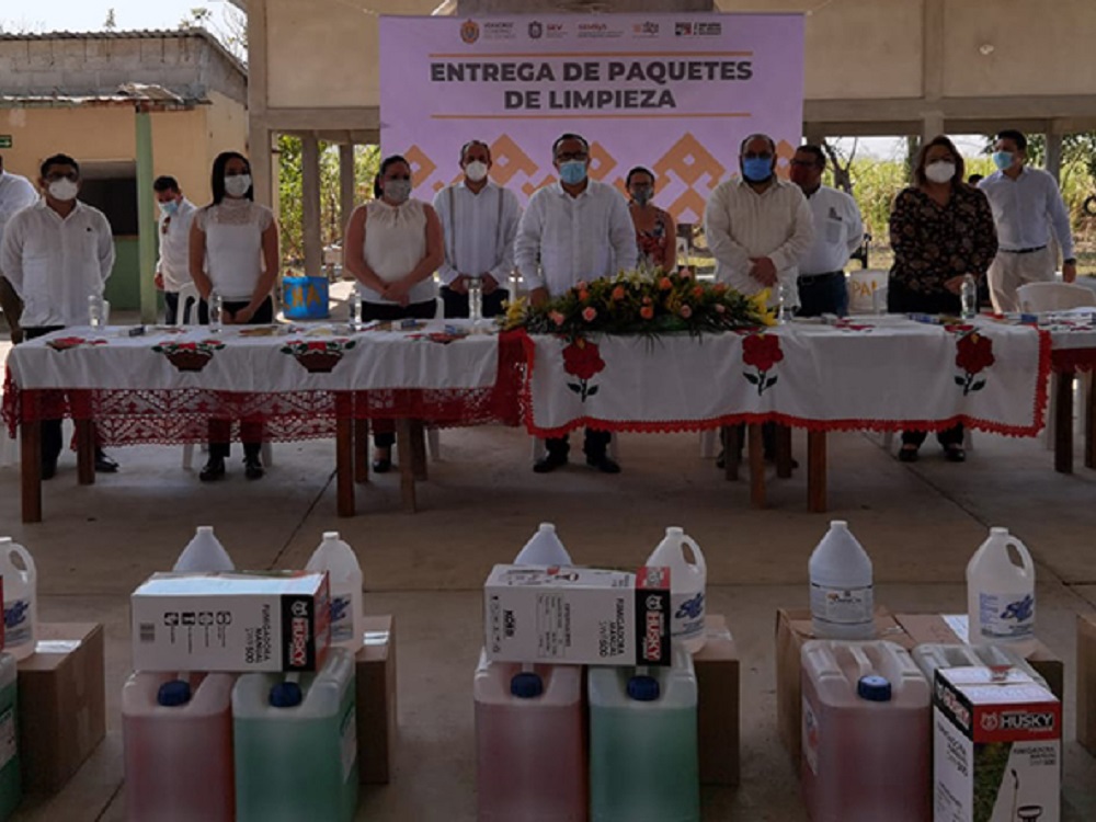 Dota SEV paquetes con material higienizante a escuelas de media superior de la cuenca