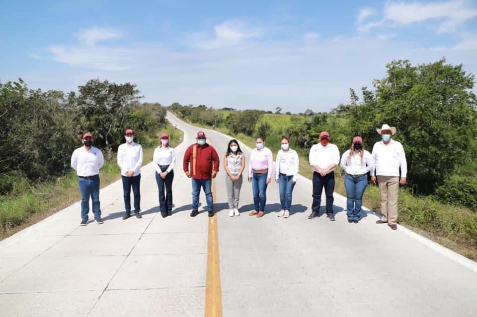El secretario de Gobierno, Eric Cisneros, entregó obras en el norte de Veracruz
