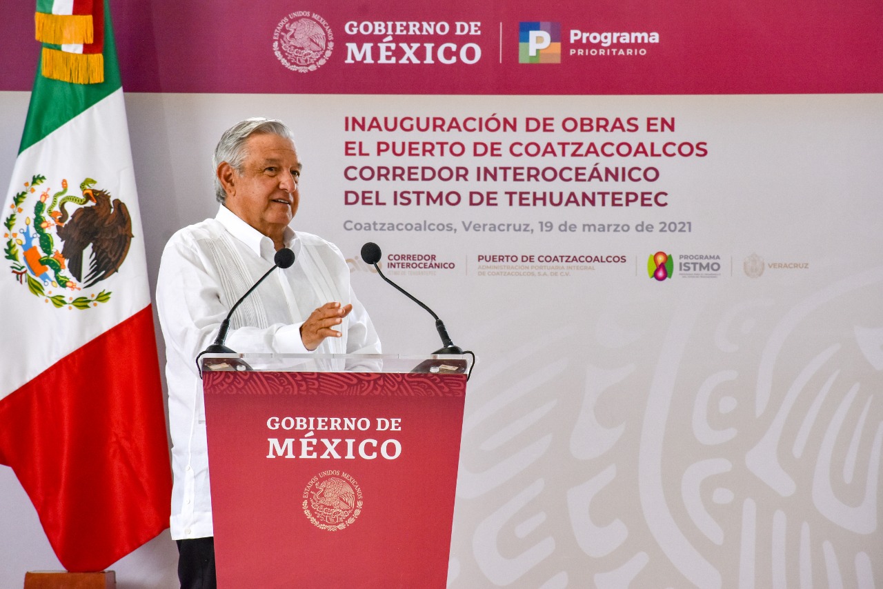 Ciudadanos de Coatzacoalcos satisfechos con desempeño de López Obrador como presidente