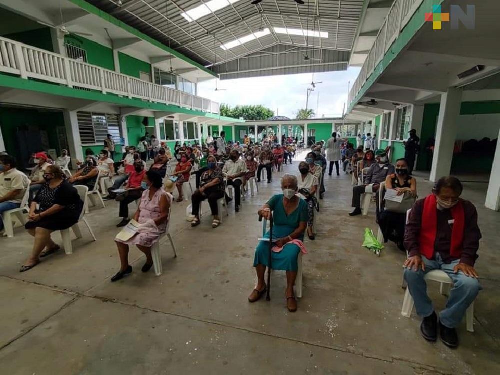 Refuerzan seguridad en Agua Dulce durante vacunación contra COVID