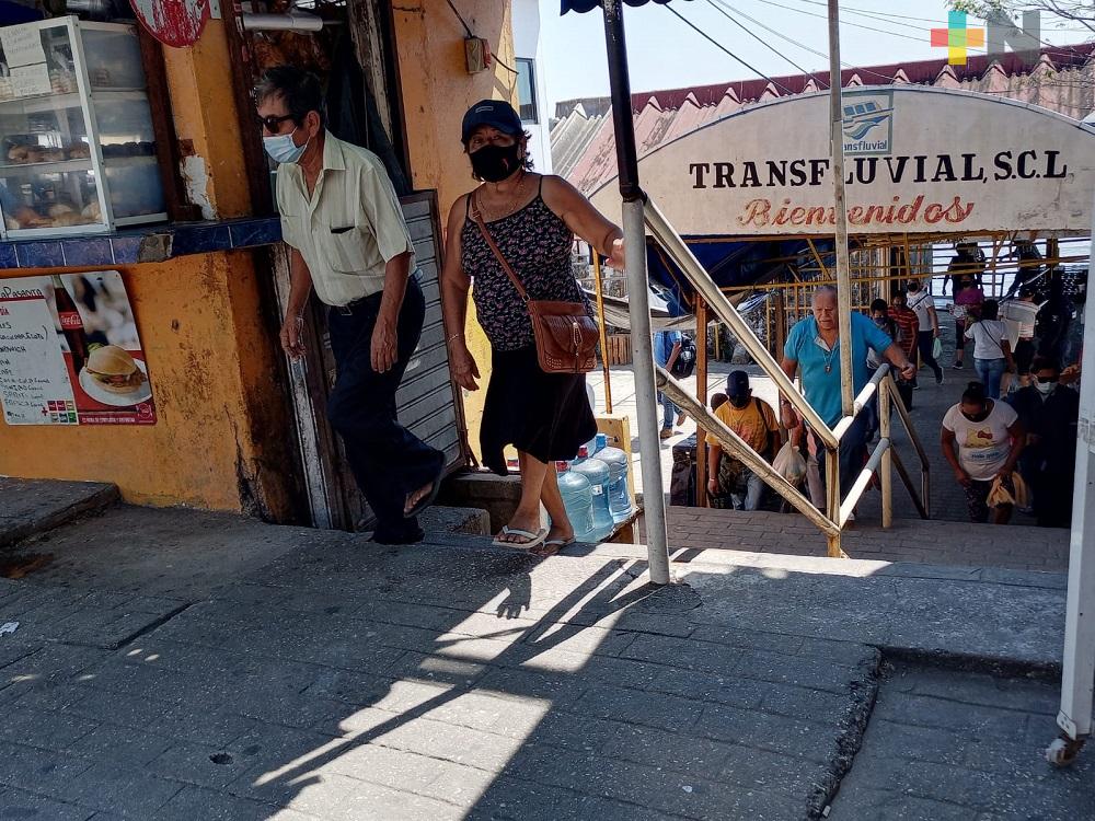 En Coatzacoalcos, adultos mayores celebran anuncio de inicio de jornada de vacunación anticovid
