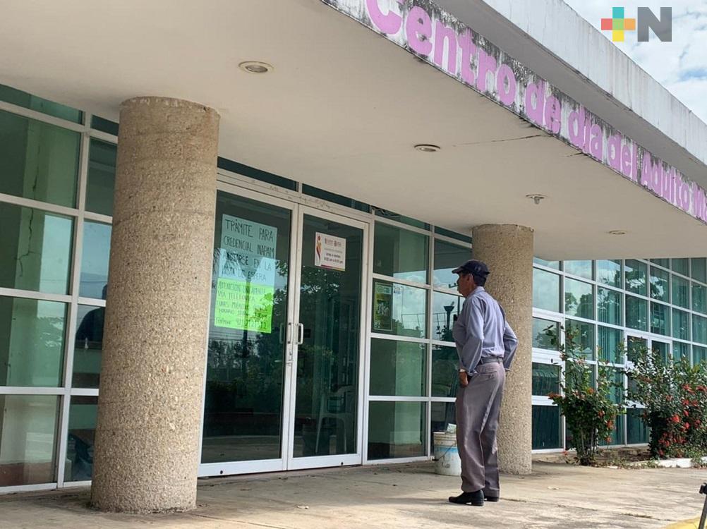 En Coatzacoalcos, entregan credenciales de Inapam a adultos mayores que se inscribieron en 2019