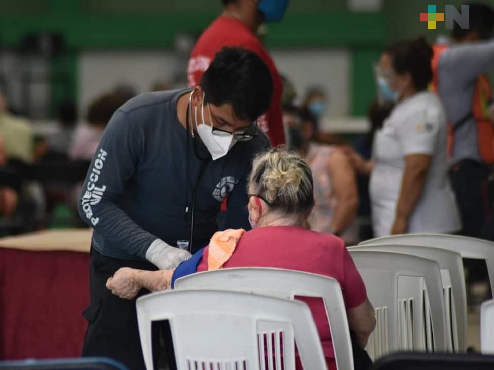 En municipio de Agua Dulce, continúan aplicando vacuna anticovid a personas de la tercera edad