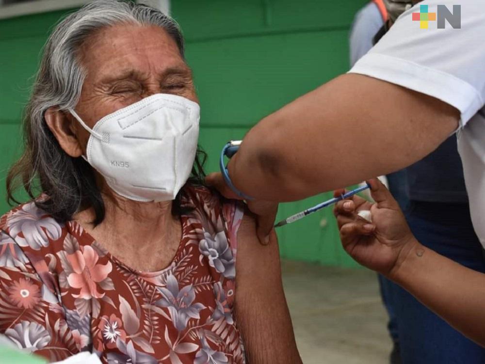 En Xalapa, adultos mayores agradecen a gobierno federal y estatal aplicación de vacuna anticovid