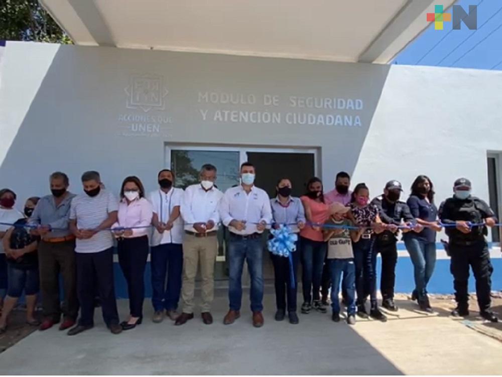 Entrega Ayuntamiento de Fortín módulos de seguridad y atención ciudadana