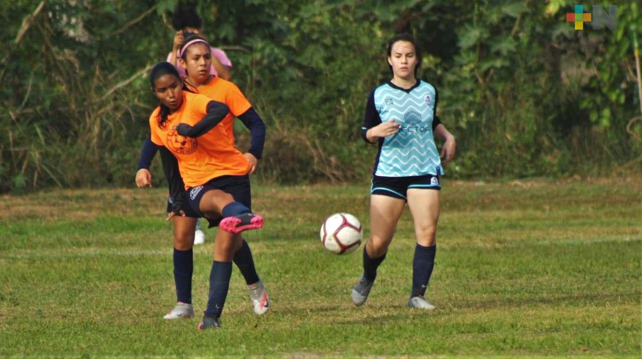 Las Escualas obtienen campeonato de Copa, en la Liga Premier