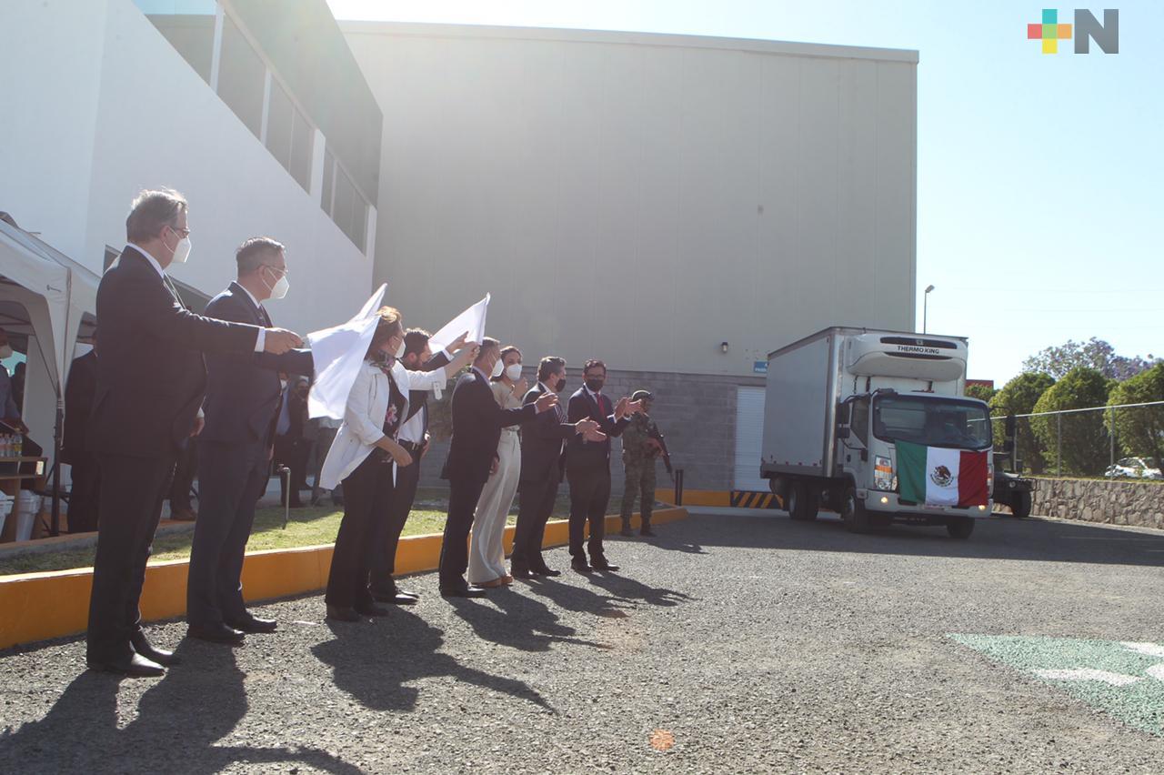 Dan banderazo de salida a vacunas contra COVID envasadas en México