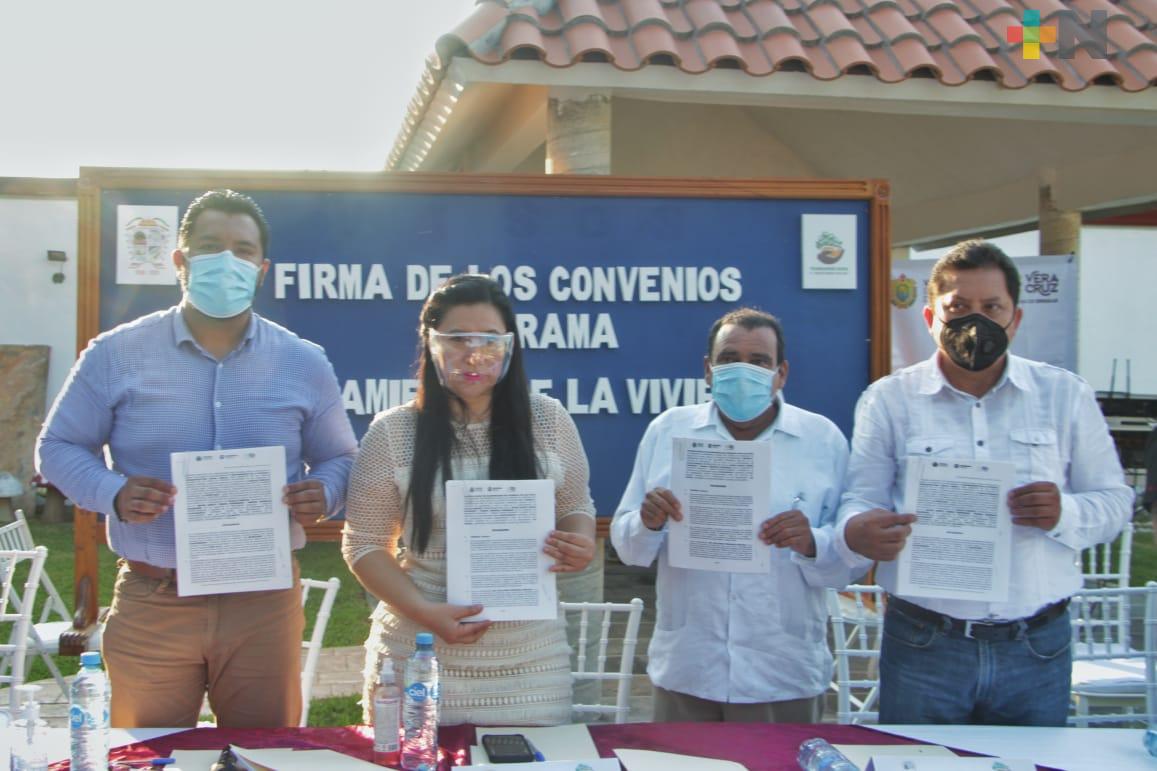 Alcaldes firman convenio para el mejoramiento de la vivienda