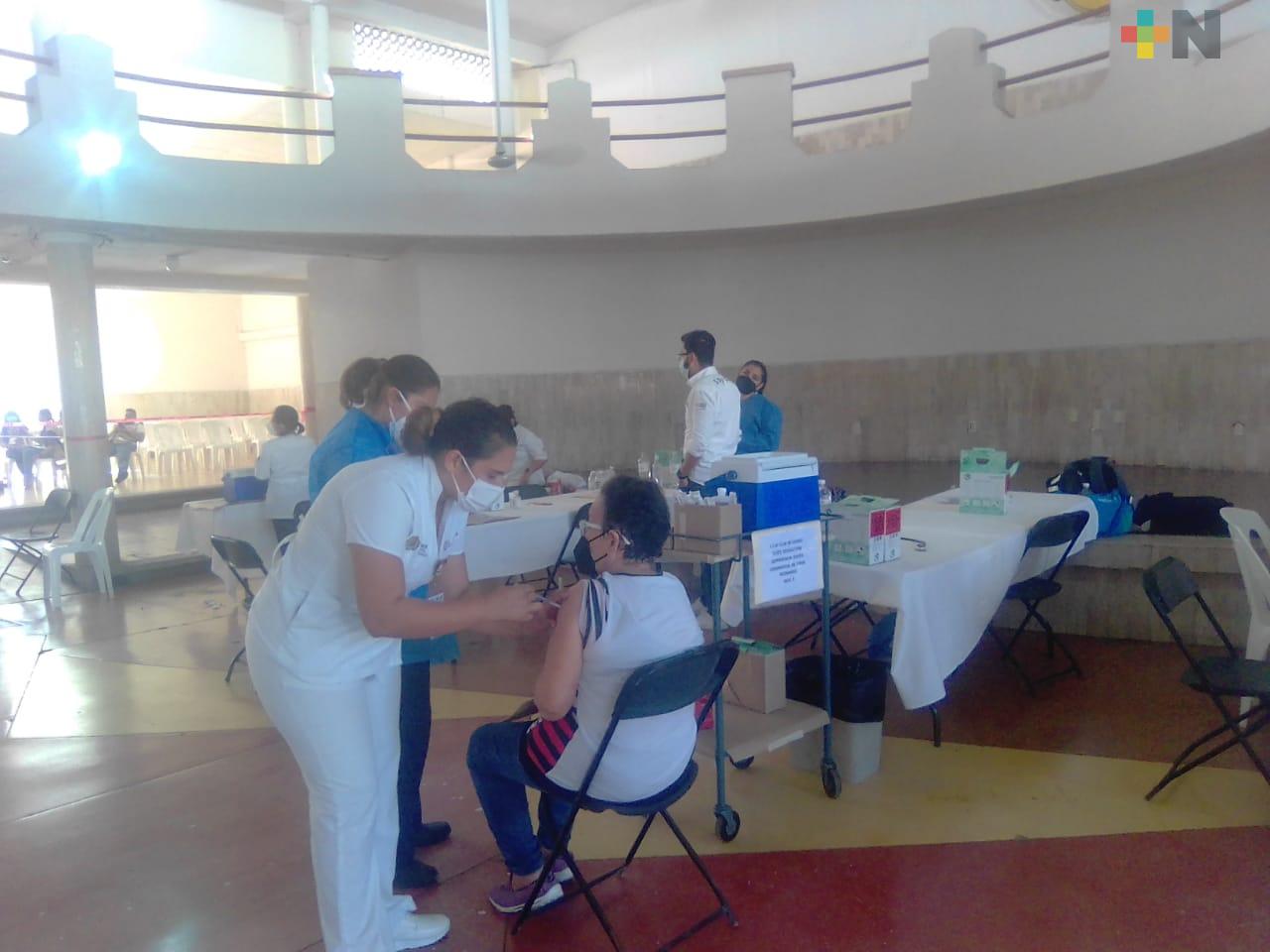 Sin incidentes continúa vacunación en el puerto de Veracruz