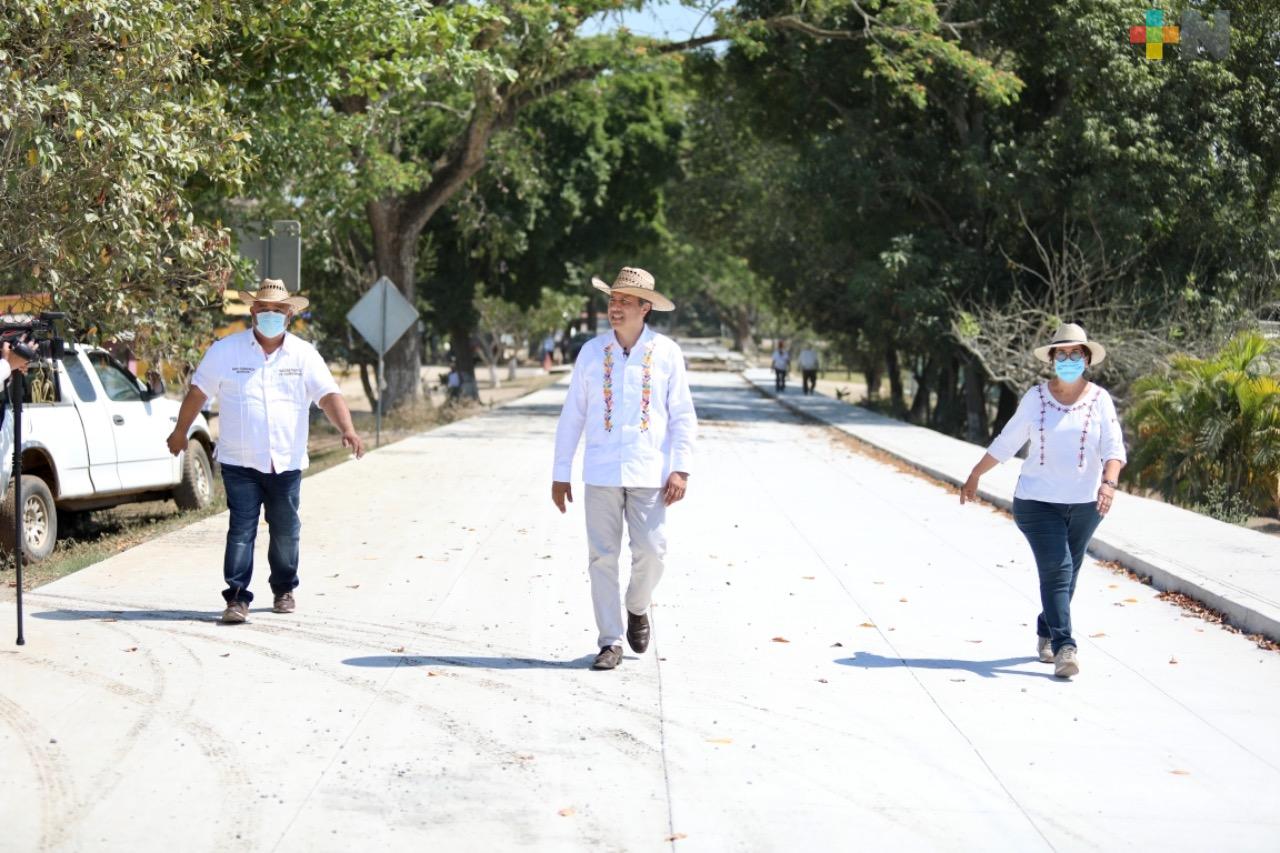 La transformación llega al Papaloapan; entrega Gobernador obra pública y social a municipios
