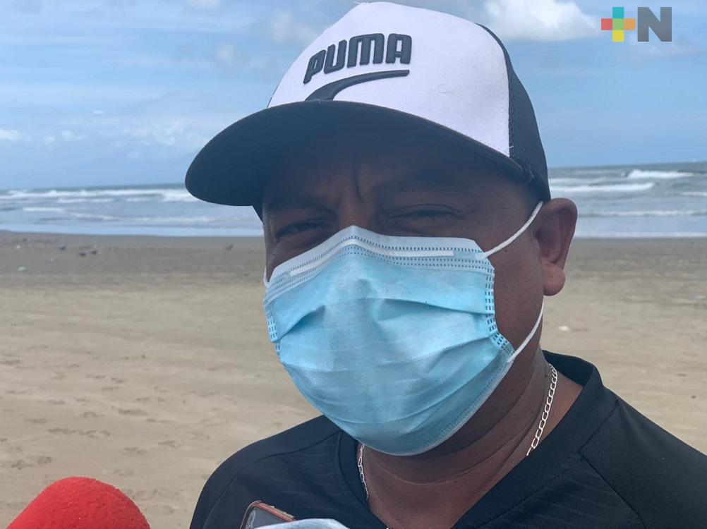 Coatzacoalqueño invita a población a mantener limpias las playas