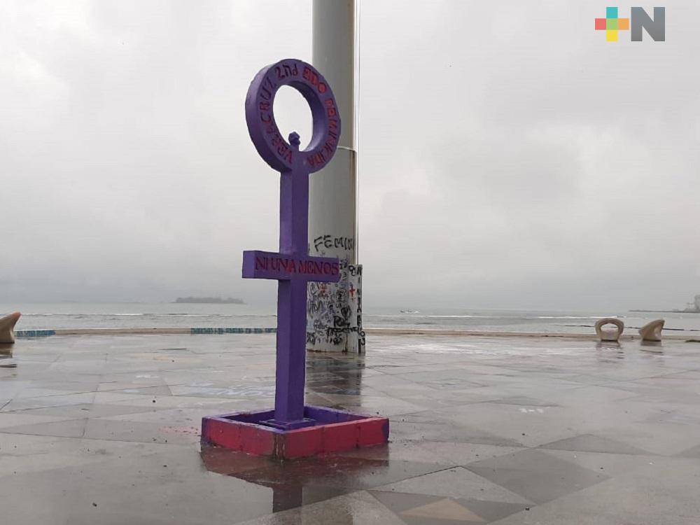 Jóvenes mujeres rechazan propuesta de alcalde Yunes Márquez de reubicar “antimonumenta feminista”