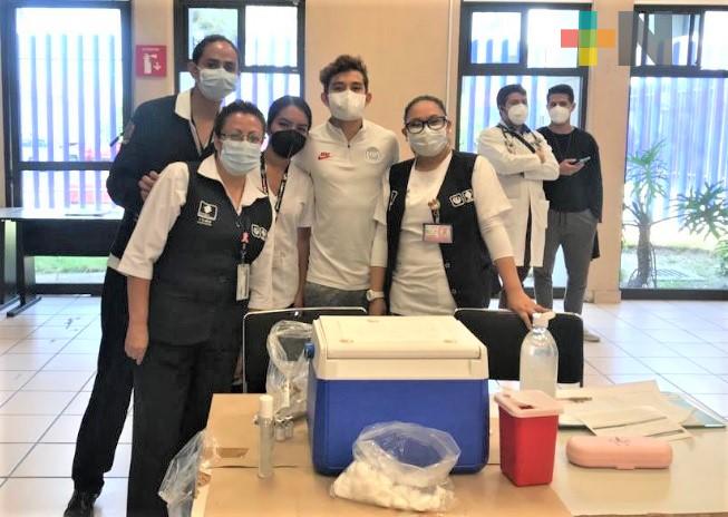 Kevin Berlín recibió la vacuna contra COVID-19