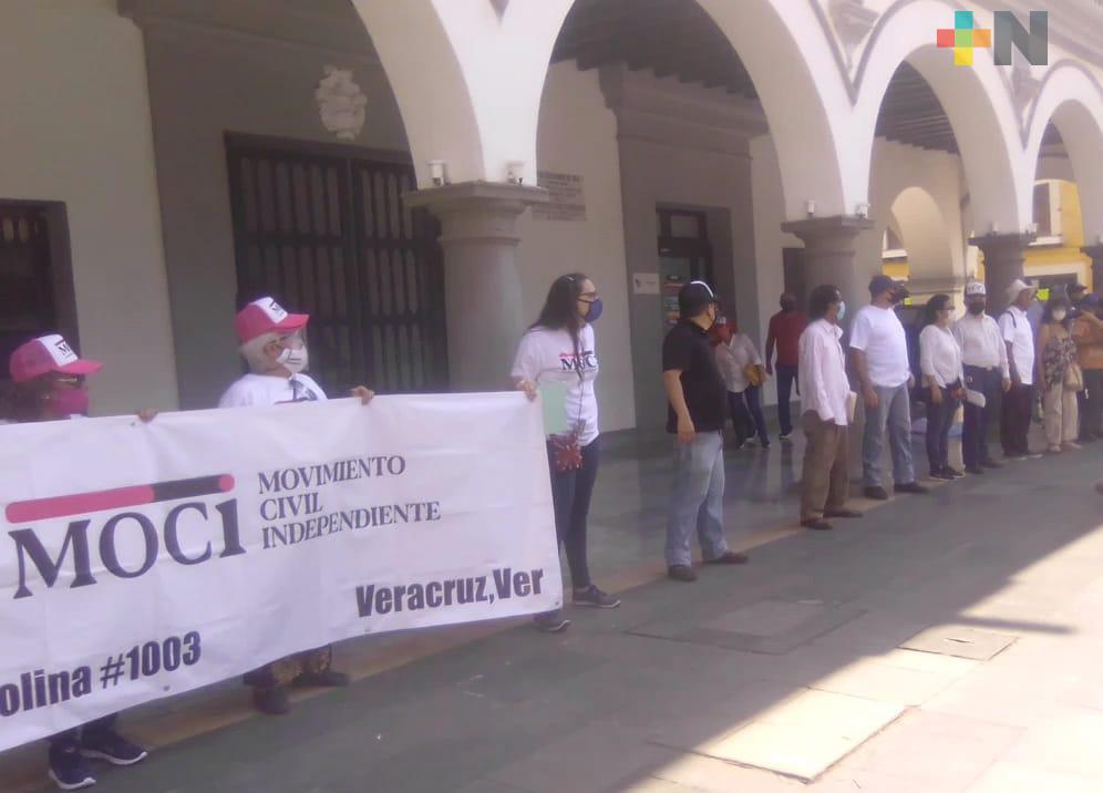 Ciudadanos se manifiestan en contra del Grupo MAS en Ayuntamiento de Veracruz