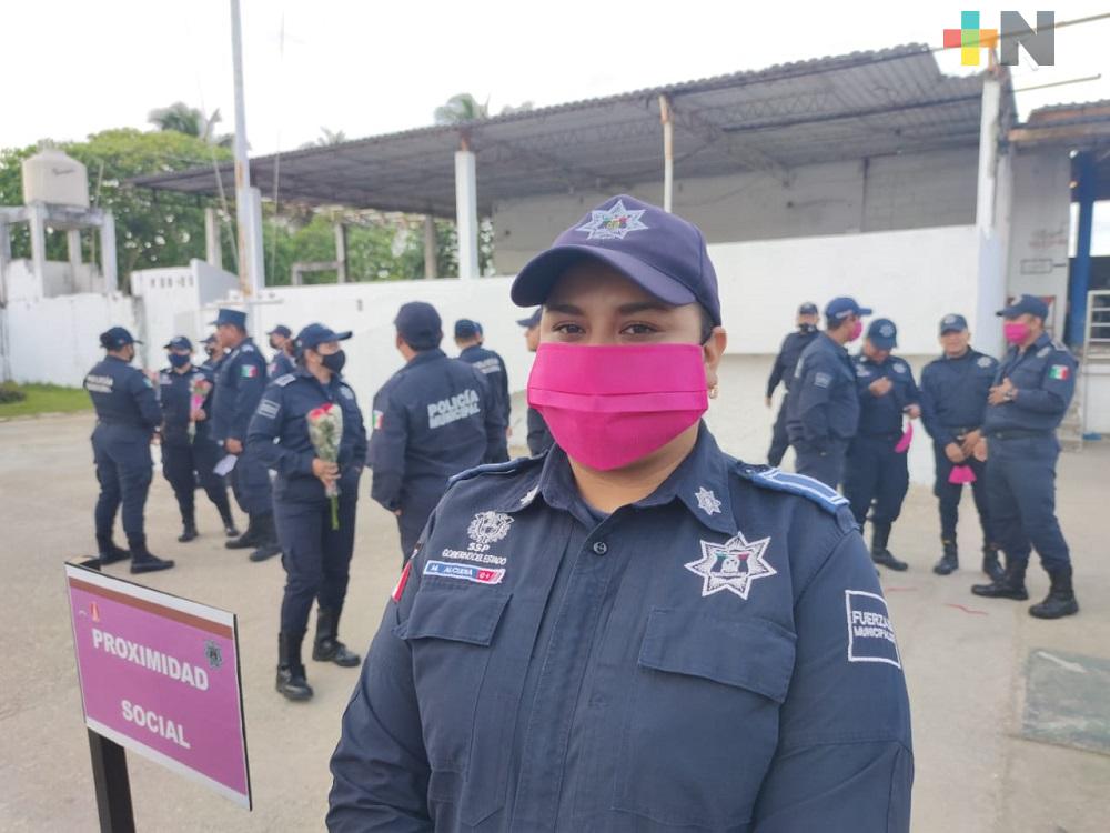 María Guadalupe de la Cruz, orgullosa de vestir uniforme de Policía Municipal de Coatzacoalcos