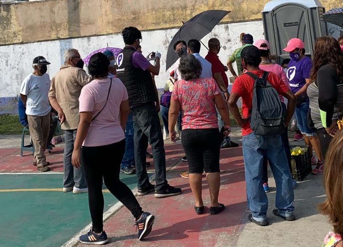 Aprovechándose de programa social, el partido Podemos! realizó proselitismo en módulo de vacunación en Veracruz