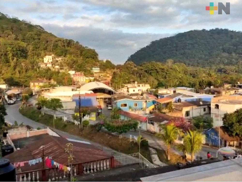 Habitantes de colonia de Atoyac contarán con su propio servicio de energía eléctrica