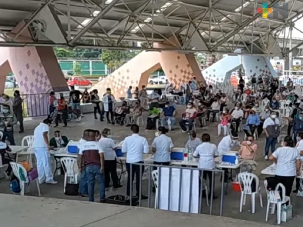 Puntualidad, respeto y orden han prevalecido en aplicación de vacuna contra COVID- 19 en Poza Rica