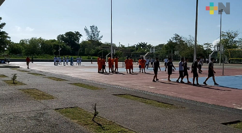Unidad deportiva de Tuxpan permanece abierta