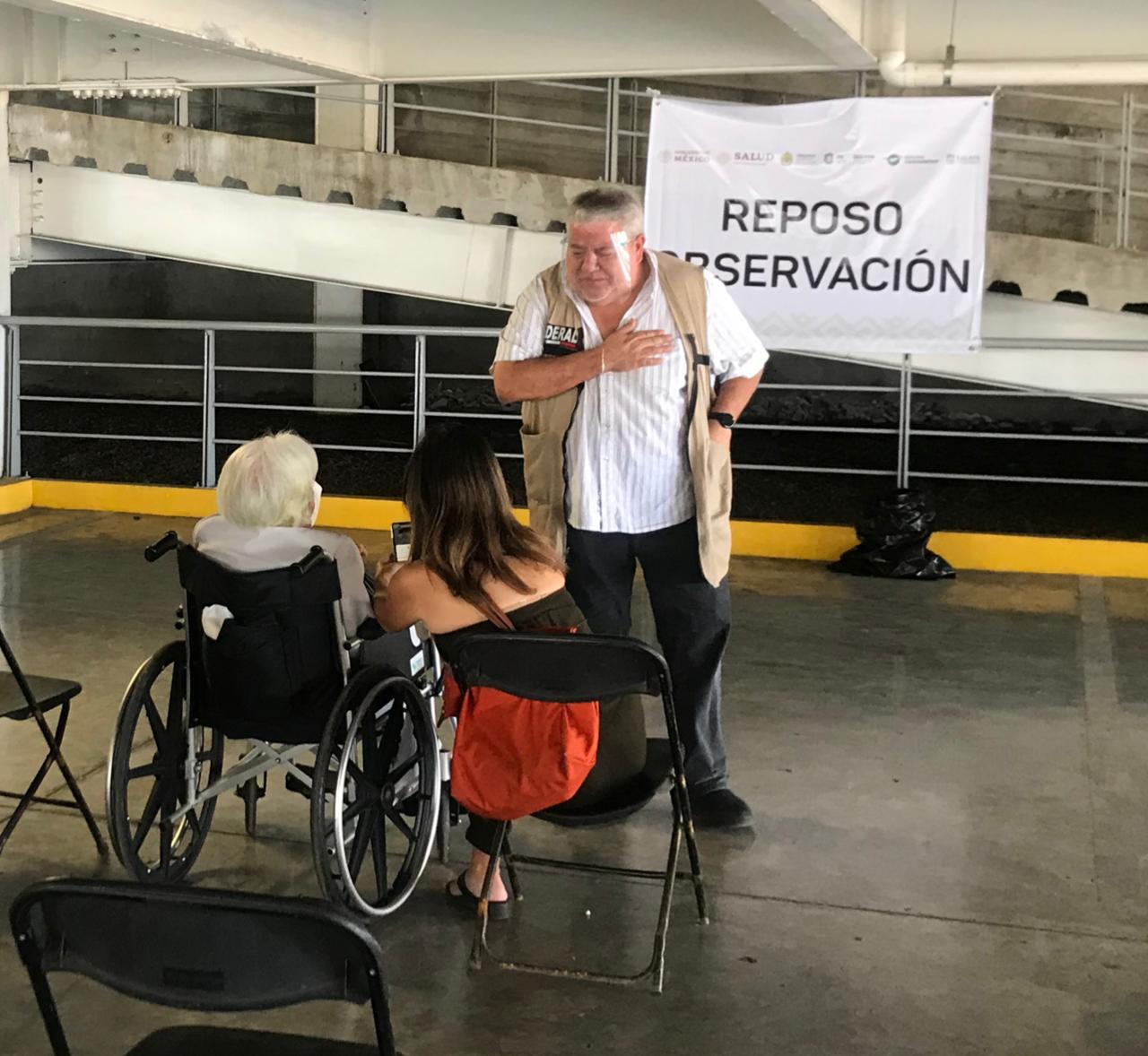 Óptima atención en Xalapa en vacunación a mayores de 60: Manuel Huerta