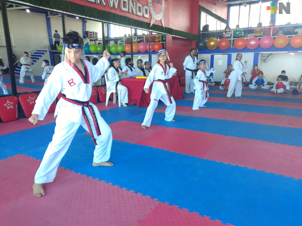 Evalúan a taekwondoínes de Coatzacoalcos