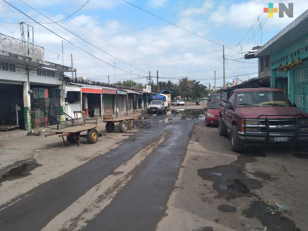 Locatarios denuncian abandono del mercado Malibrán, en el municipio de Veracruz