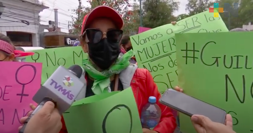 Manifestantes piden al PRD no minimizar los actos de violencia contra las mujeres