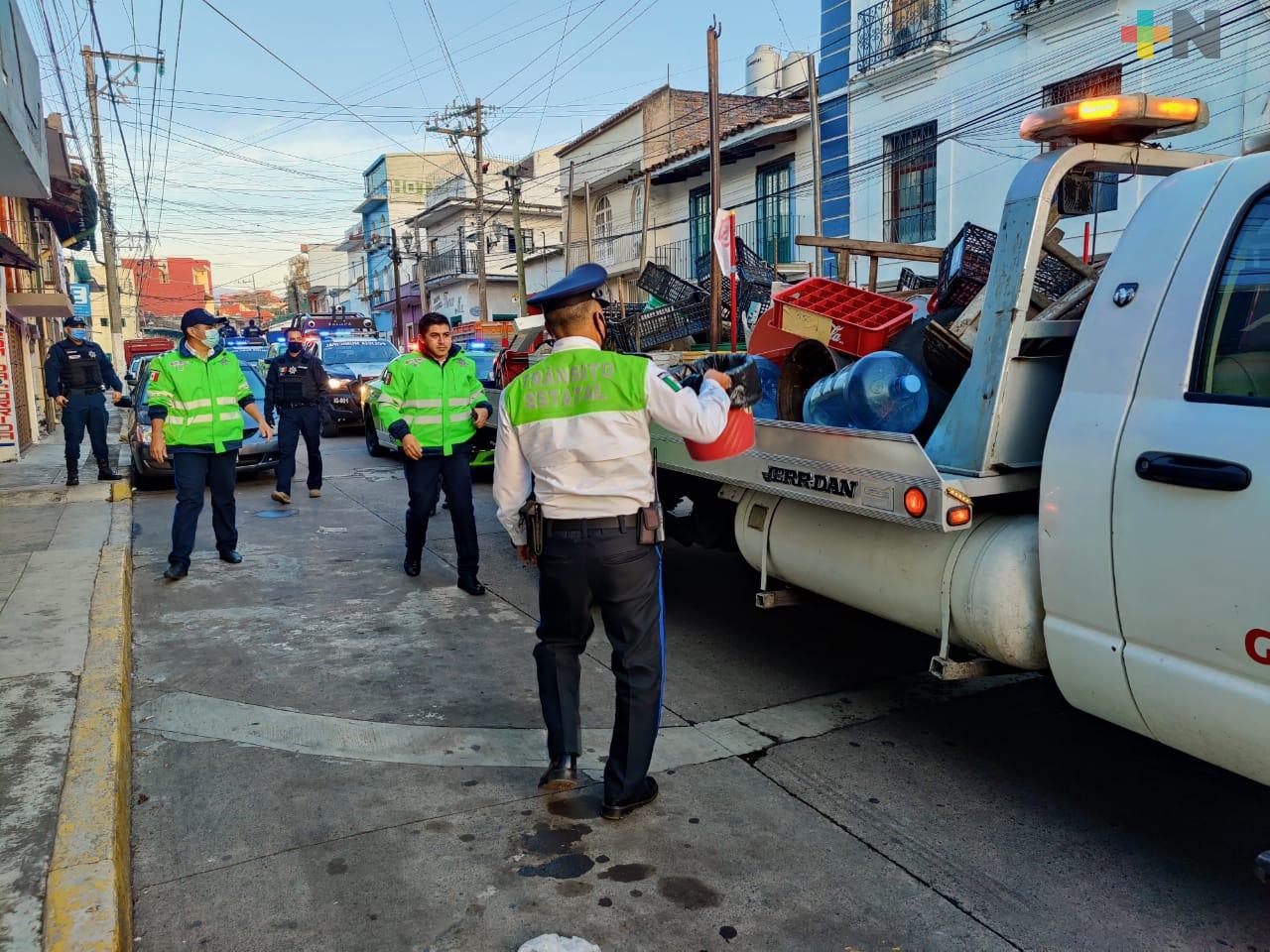 Tránsito Estatal retira apartados de la vía pública en Xalapa