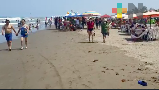 Playas de Vega de Alatorre están cerradas; turistas empiezan a llegar a Costa Esmeralda