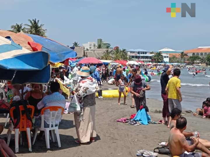 Este fin se semana, playas del municipio de Veracruz lucieron abarrotadas