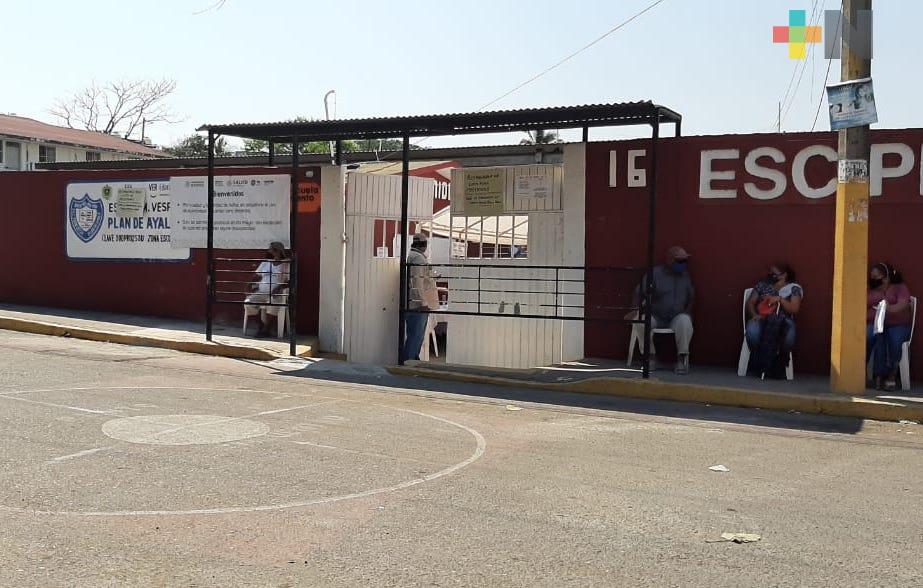 Adultos mayores invitan a vacunarse a quienes tienen dudas en hacerlo