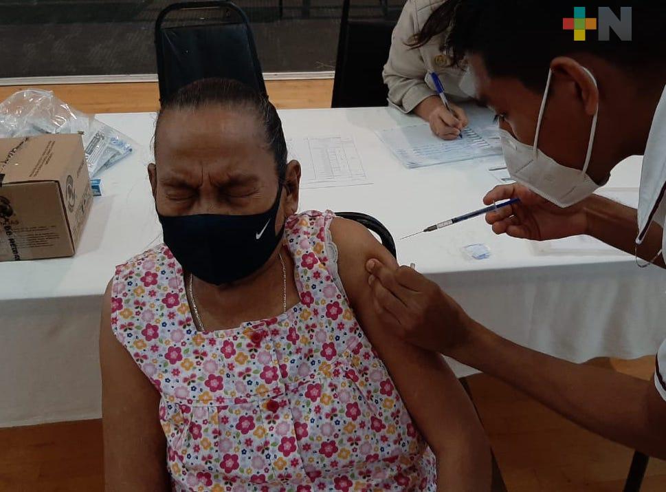 No hay necesidad de apartar lugar desde un día antes para vacunarse, aseguró Manuel Huerta