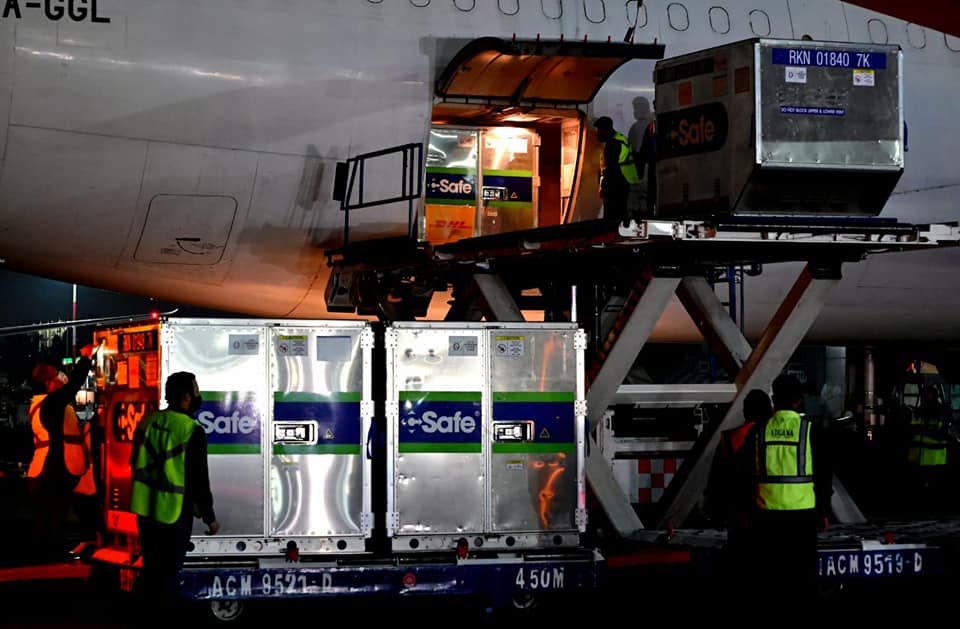 Este domingo llegó un millón y medio de vacunas envasadas contra COVID-19 de AstraZeneca