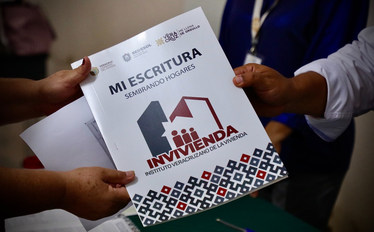 Gobierno de Veracruz abate hacinamiento en que vivían 404 familias de la región Olmeca