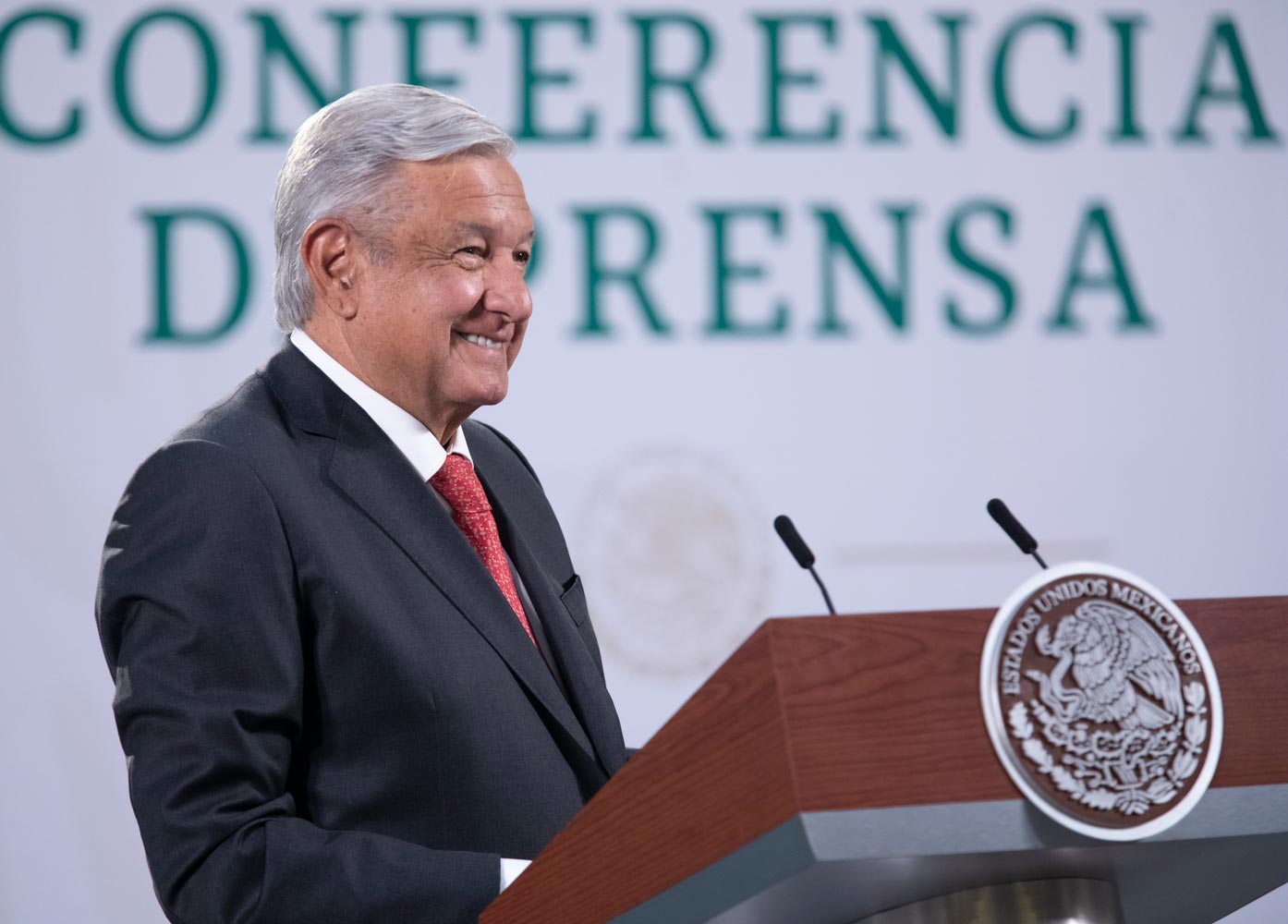 Destaca AMLO cumplimiento del compromiso de no aumentar precios de combustibles y energía eléctrica