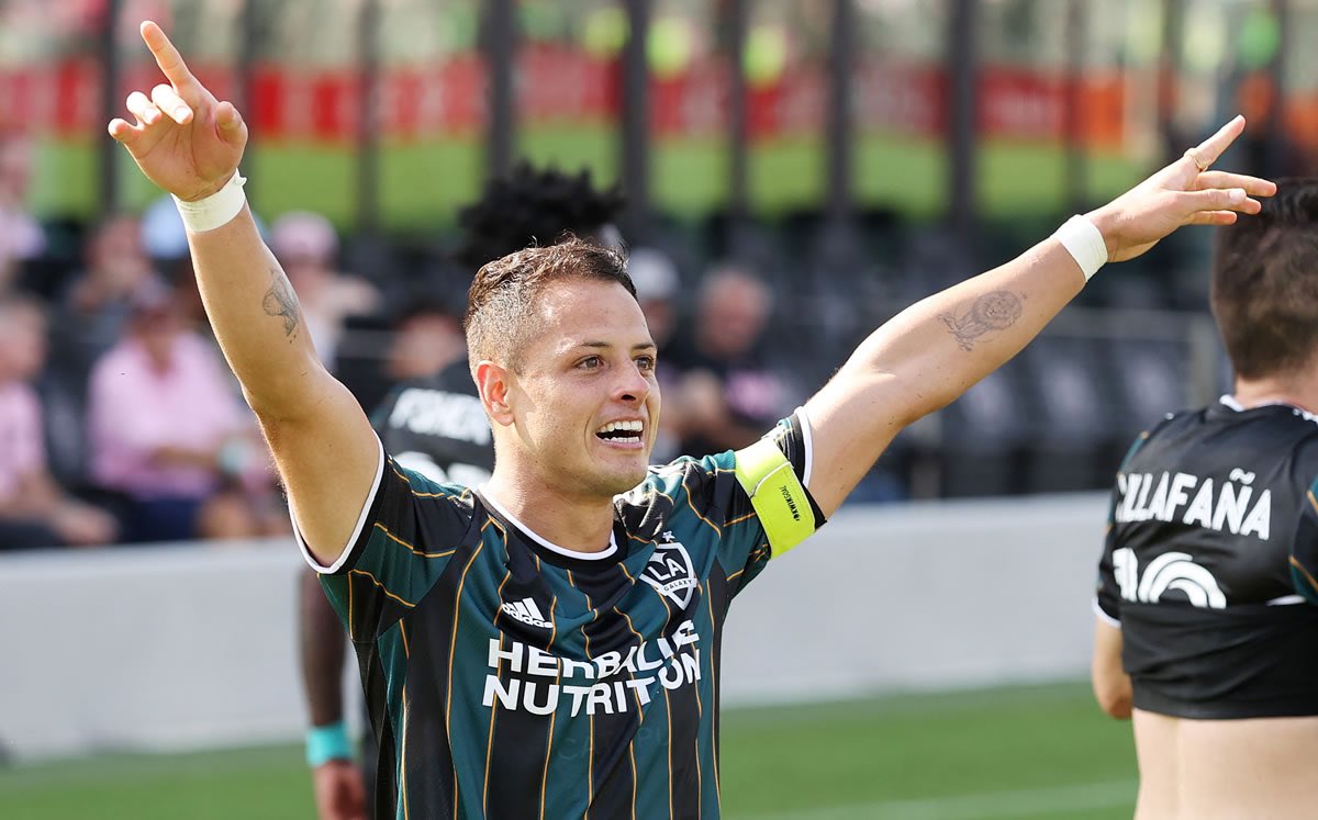 «Chicharito» Hernández encendido, logró «hat-trick» en la victoria de Los Ángeles Galaxy