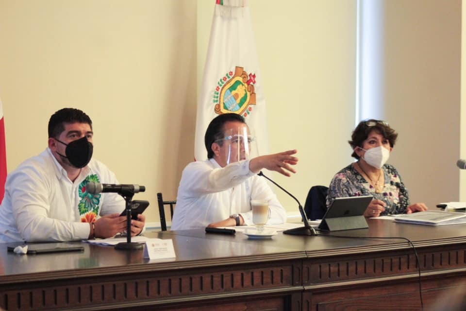La secretaria de Educación Delfina Gómez, visitó Veracruz previo al inicio de vacunación a docentes