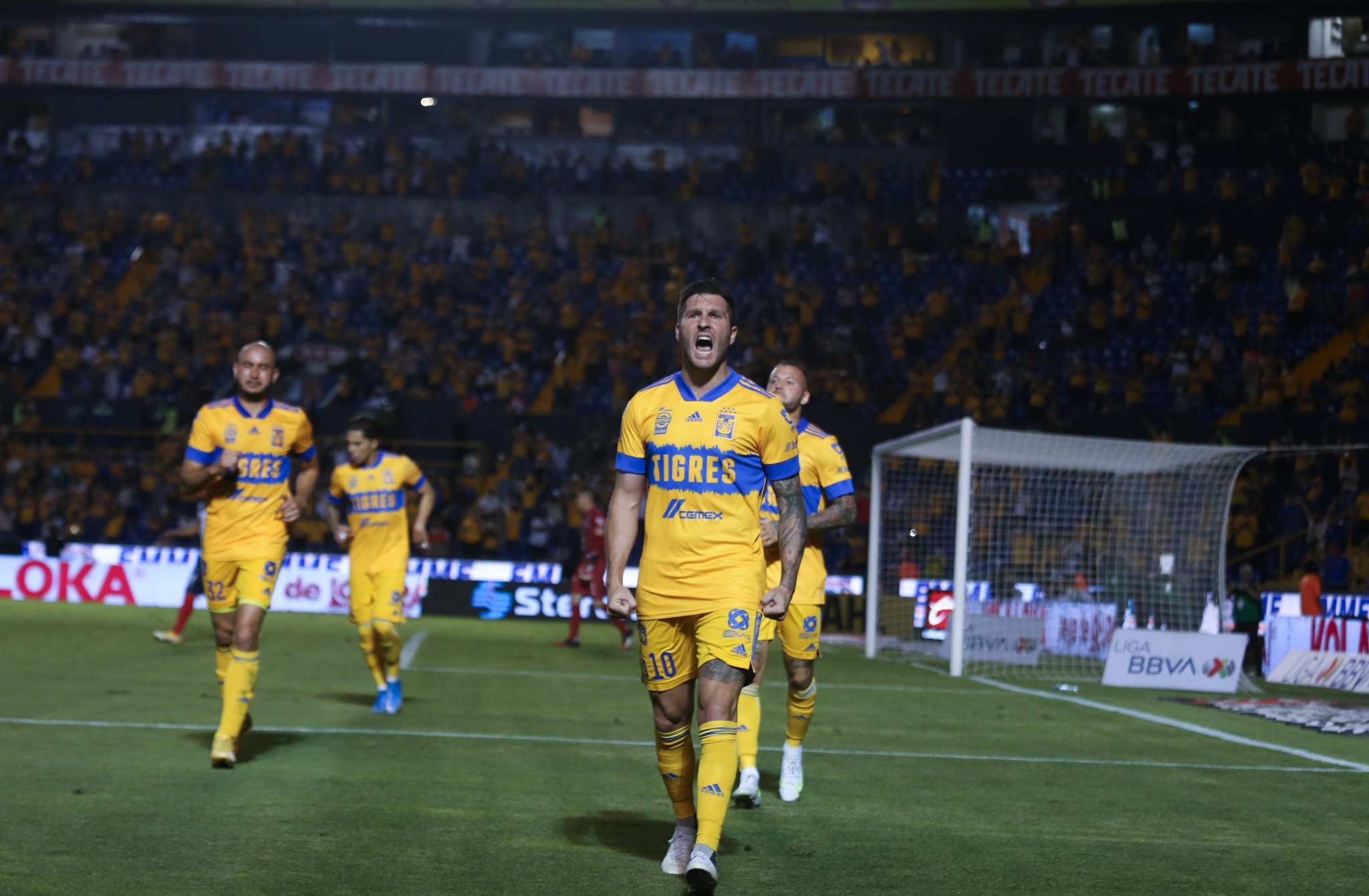En el clásico regio, Tigres derrotó 2-1 al Monterrey