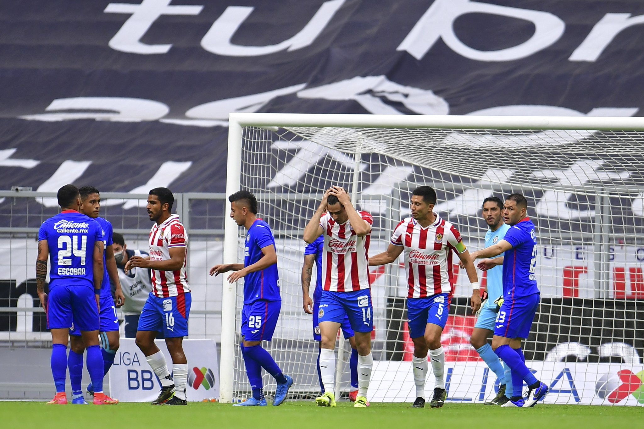 Con triunfo de 1-0 sobre Chivas, Cruz Azul empató marca de 12 triunfo consecutivos