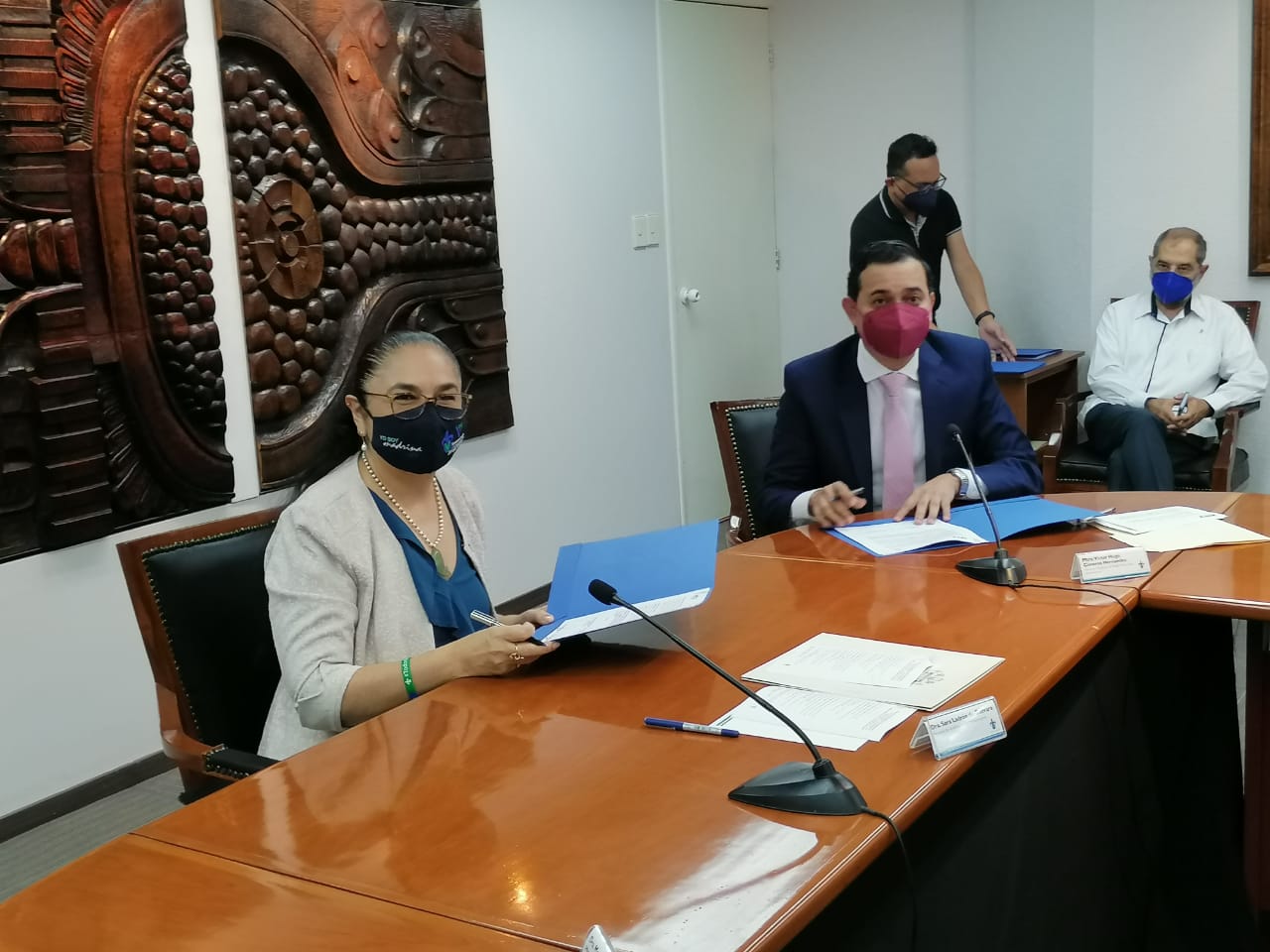 RTV y la UV firmaron convenio de colaboración para producir dos series televisivas