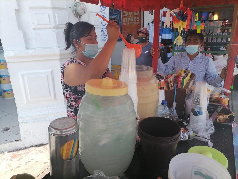 Ambiente caluroso, favorece ventas de aguas frescas en Coatzacoalcos