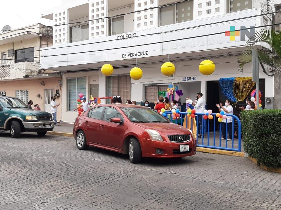 Con medidas sanitarias, una escuela de Veracruz festejó a sus estudiantes