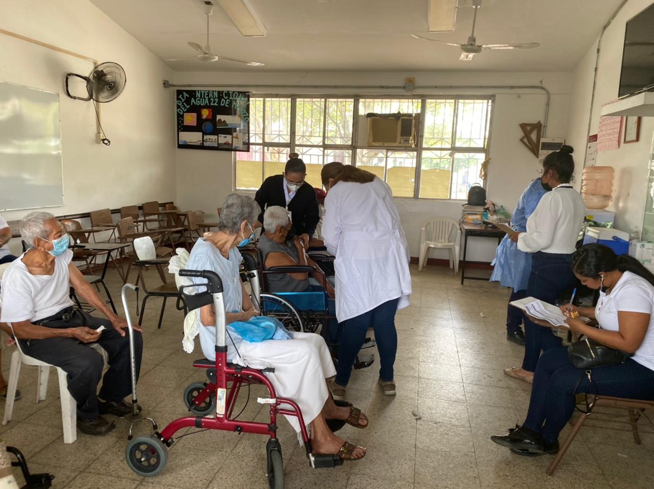 Se aplicó segunda dosis de vacuna contra COVID-19 en Carlos A. Carrillo