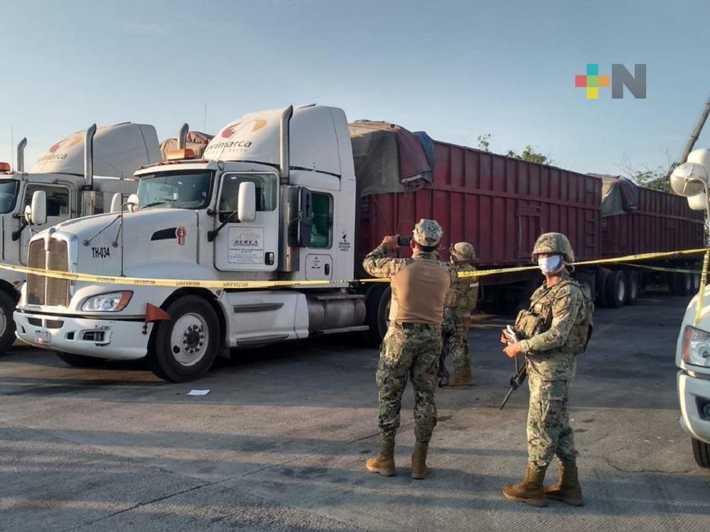 De un infarto fulminante muere chofer de tráiler dentro de la Administración Portuaria Integral de Coatzacoalcos