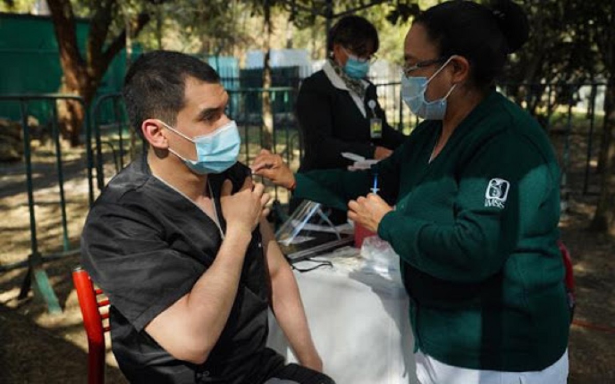 Definen Educación, IMSS y Salud proceso de vacunación para personal educativo de escuelas públicas y particulares