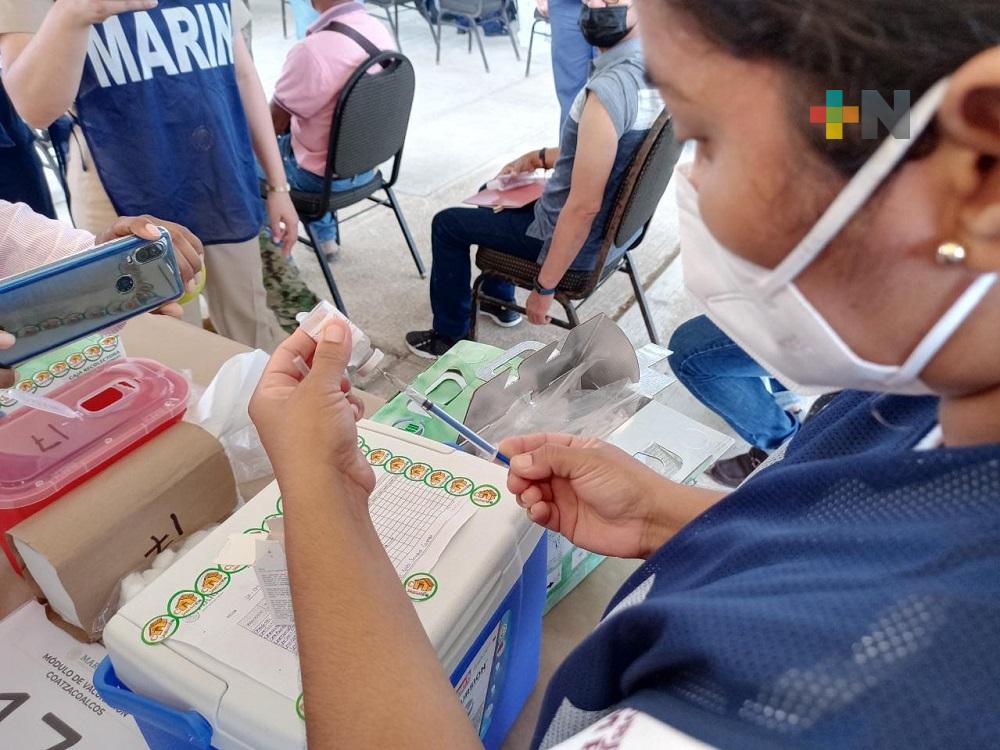 Desde las tres de la mañana, personal de Secretaría de Marina se prepara para jornada de vacunación en Coatzacoalcos